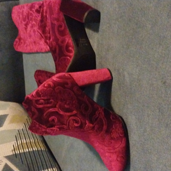 Boots - Picture 2 of 3